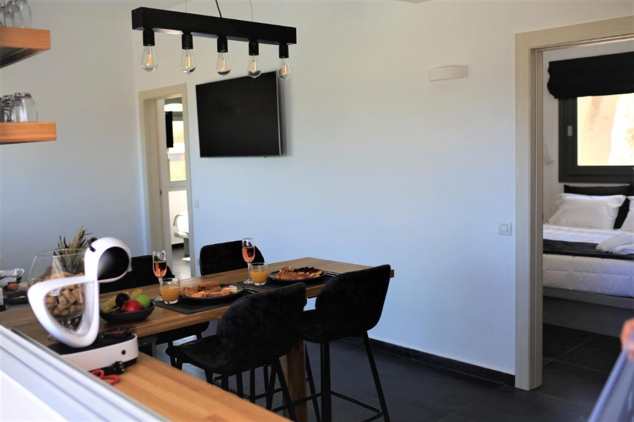Éxo Goniá A Lux Villas Santorini מראה חיצוני תמונה
